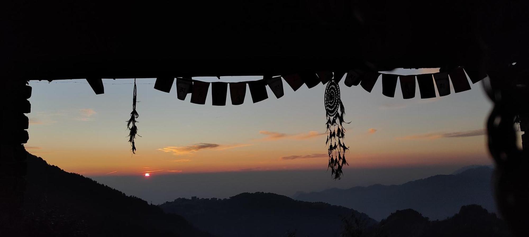 ダラムシャーラー The Unmad - Dharamkot Bed & Breakfast エクステリア 写真