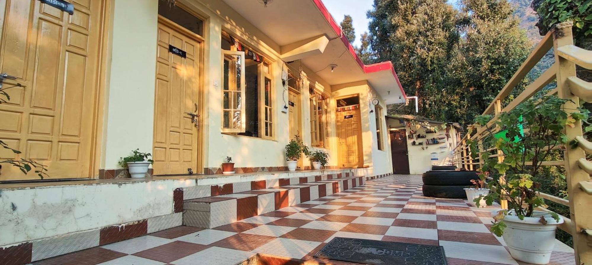 ダラムシャーラー The Unmad - Dharamkot Bed & Breakfast エクステリア 写真
